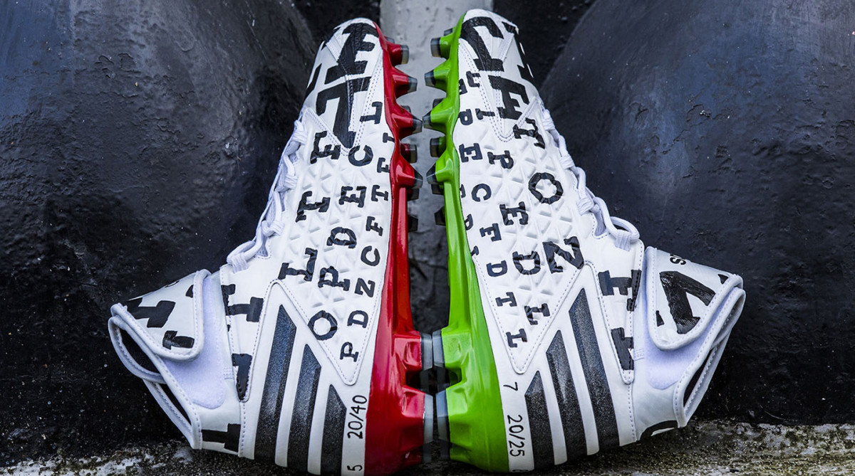 von-miller-vision-cleats-2016.jpg